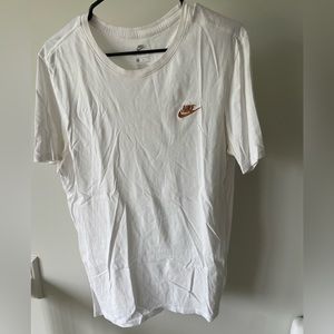 Basic Nike Embroidered Tee